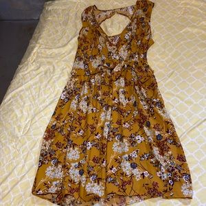 Sleeveless floral gold dress